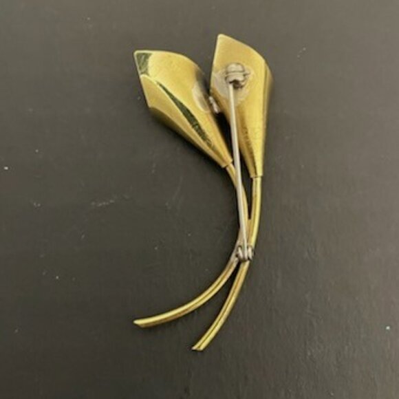 Stuart Nye Calla Lily Brooch Pin Gold Brass Toned Metal Vintage Marked - Picture 2 of 4